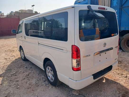 Minibus Hiace Toyota image 5