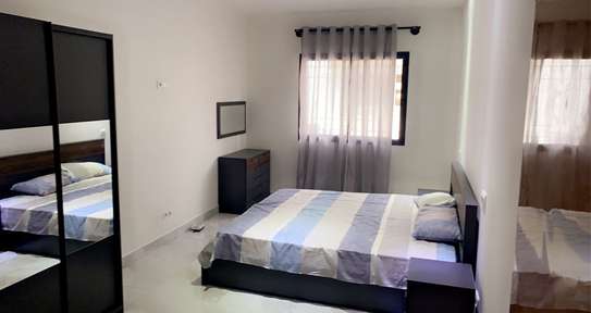 Appartement meublé piscine jardin 3 chambres salon Virage image 13