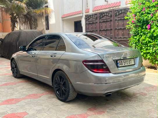 Mercedes C220 image 2