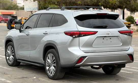 Toyota Highlander 2023 platinum image 5