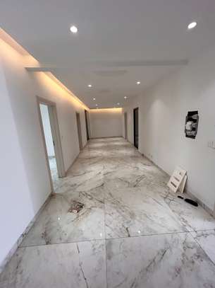 Appartement de 7 pièces pour bureau à louer image 9