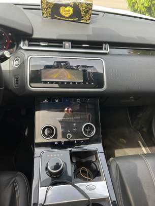 Range Rover Velar SUV blanc performance et style image 6