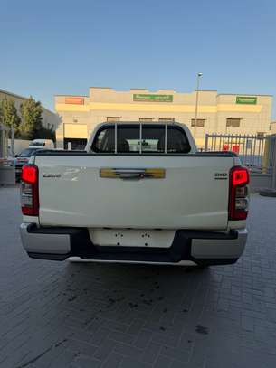 Mitsubishi l200 image 2