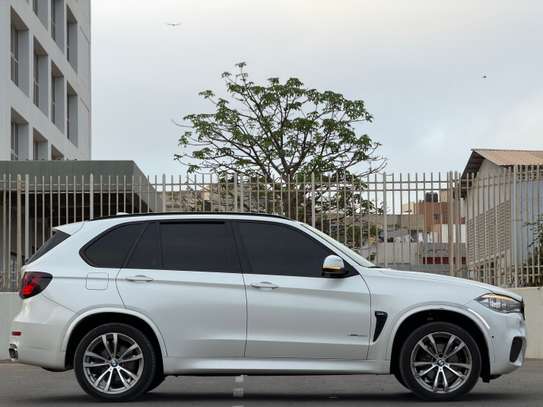 BMW X5 Pack M blanc feux LED avant puissant image 4