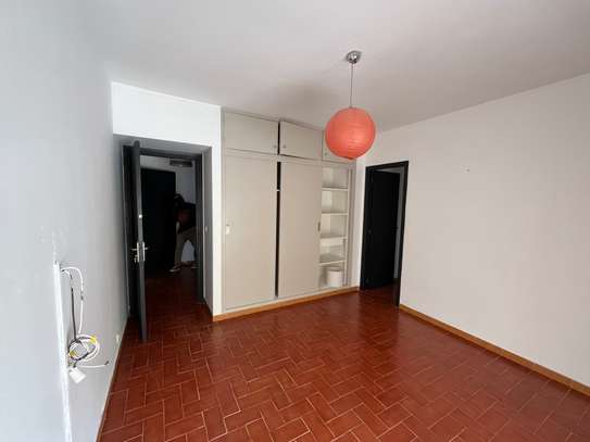 Appartement F3 salon à louer au plateau image 5