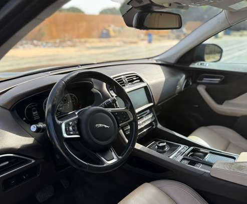Jaguar fpace 2018 image 7