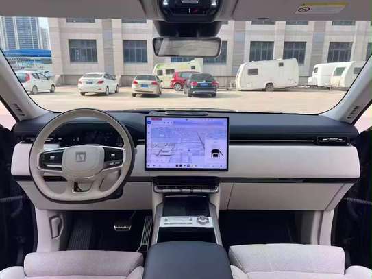 Zeekr x9 image 4