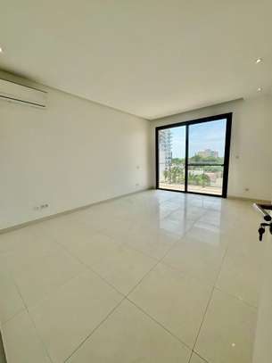 Appartement F4 + dépendance domestique à louer au point E image 4