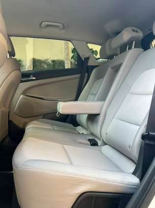 Hyundai tucson image 6