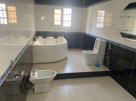 UNE VILLA R+1 AU POINT E image 14