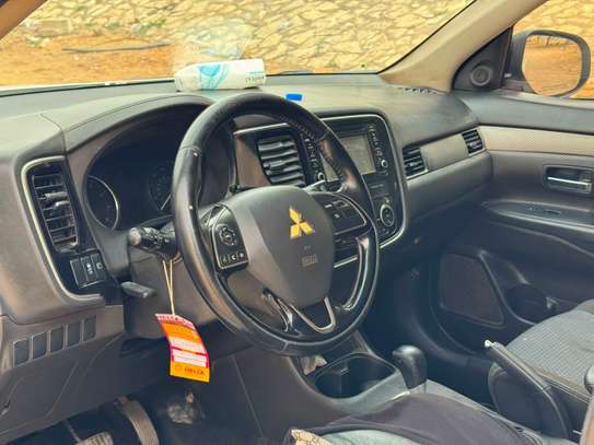 Mitsubishi Outlander 7 places spacieux image 8