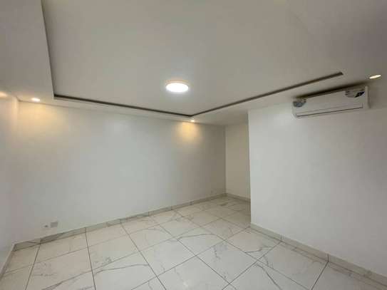 Bureaux à vendre au Point-E avenue Birago Diop image 5