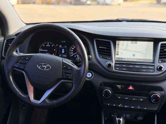 Hyundia Tucson image 14
