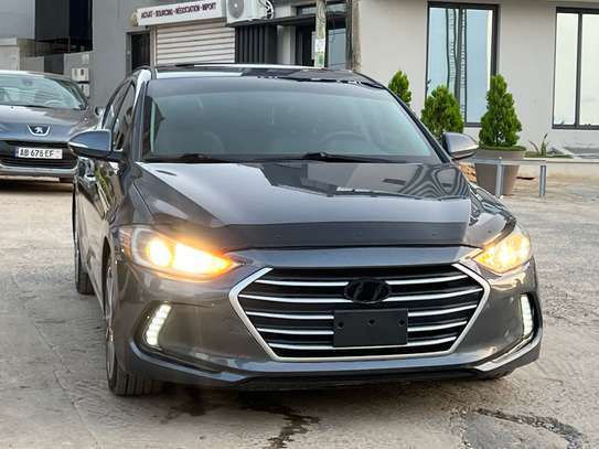Hyundai Elantra Limited image 3