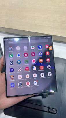 Galaxy Fold 4 image 3