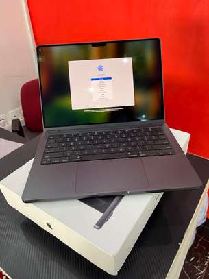 14INCH M4-MAX 36/1TERA image 2