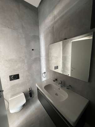F4 d e225 m² à vendre sur la corniche image 5