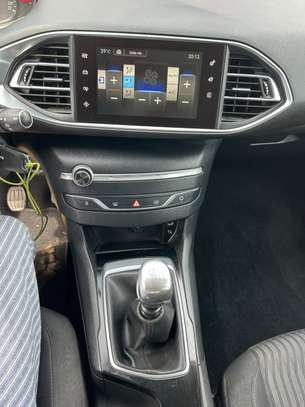 Peugeot 308 année 2018 image 8