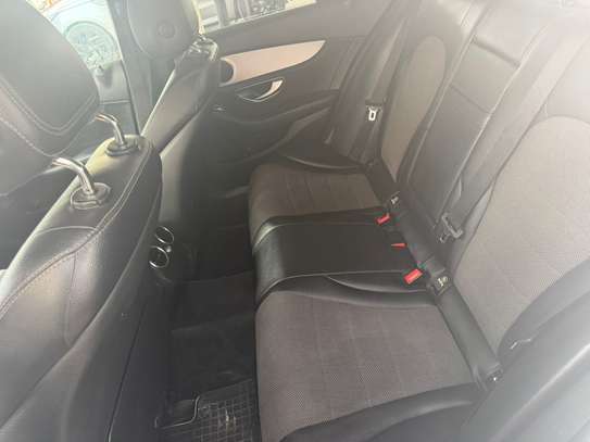 Mercedes C300 année 2016 image 4
