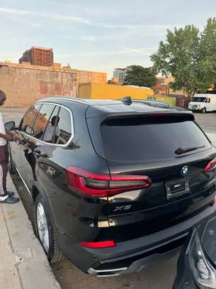 2020 BMW X5 40i Black on Black image 5
