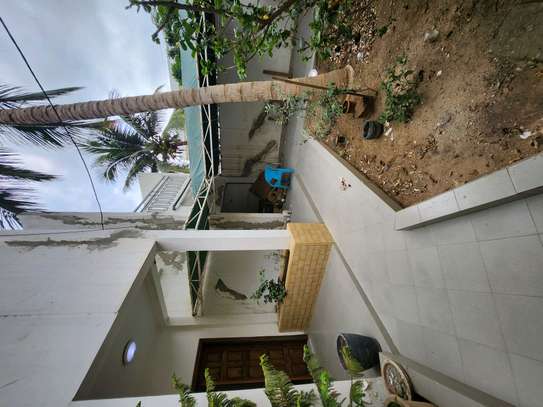 Belle villa avec cour à Mermoz image 5