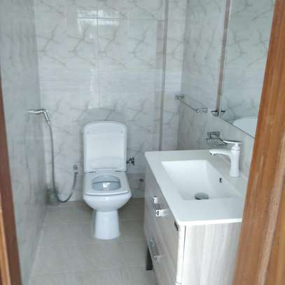 Maison 6 chambres à louer côté marina bay Almadies image 10