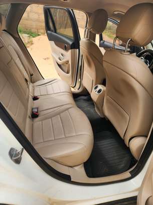 Mercedes benz GLC300 image 13