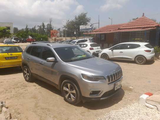 Jeep 2019 image 2