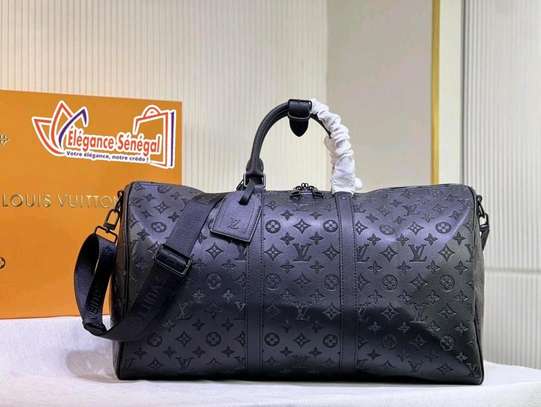 Sac de voyage Louis Vuitton en cuir noir à dakar image 8