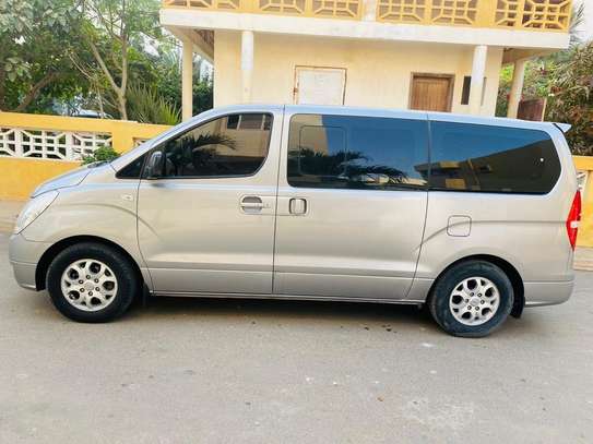 Mini Bus Hyundai Starex 12 places image 3