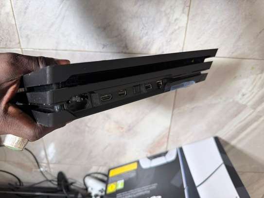 PS4 Pro flashé 20 jeux 2 manettes image 3