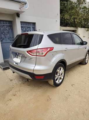 Ford Escape à vendre à Saly image 7