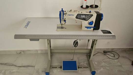MACHINE À COUDRE IMPEC À VENDRE image 3