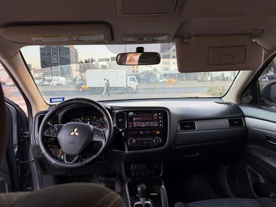Mitsubishi outlander image 4