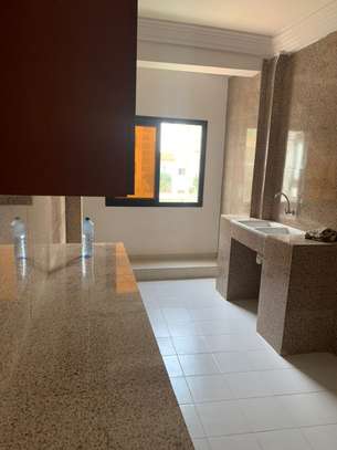 Immeuble R+8 à vendre - cité Keur Gorgui image 3