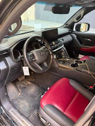 Toyota Land Cruiser VXR 2024 image 2