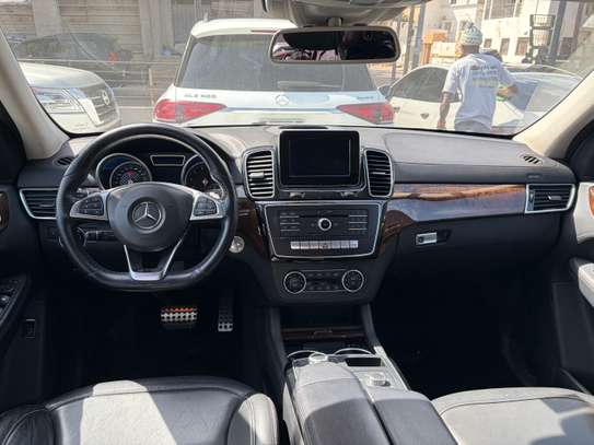 Mercedes GLE 400 2016 SUV blanc spacieux performant image 10