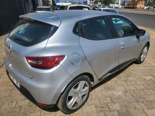 Renault clio image 2