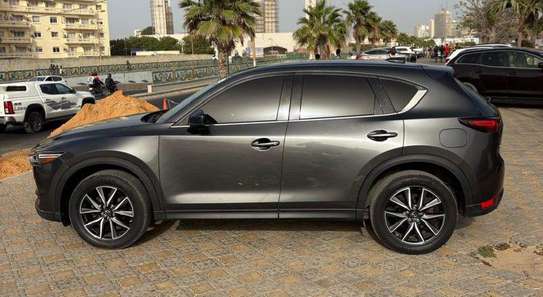 Mazda CX-5 SUV 5 portes gris métallisé moderne image 6