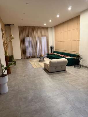 Appartement à louer point E image 10