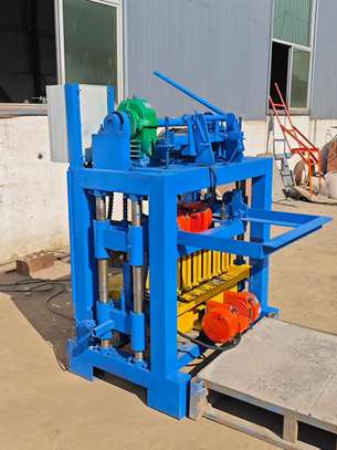 MACHINES DE FABRICATION DE BRIQUES / PAVES – SUR COMMANDE image 3