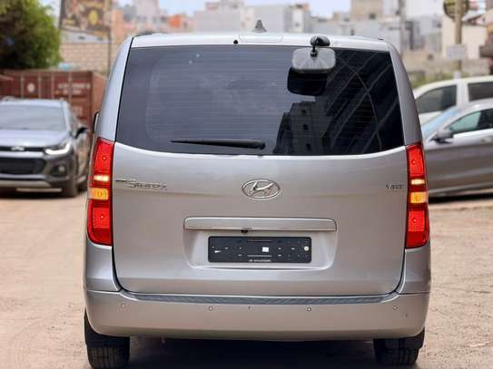 HYUNDAI STAREX 🔘 Année :   2017 image 2