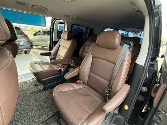 Hyundai Starex 9 places Exclusive 2019 image 7