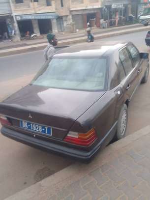 Mercedes.Benz 230 image 7