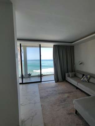 À LOUER APPARTEMENT F3 MEUBLÉ PIED DANS L'EAU PISCINE BIAGUI image 11