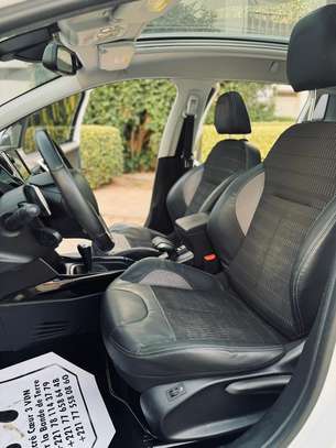 Peugeot 2008 image 2