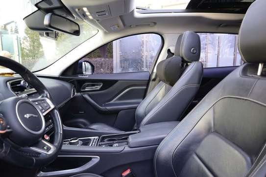 Jaguar F-Pace 2.0d R-Sport (2017) image 7