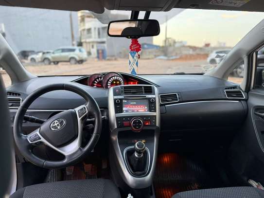 Toyota verso 7 place 2016 image 4