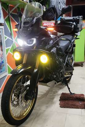 A vendre Honda Africa Twin 1000cm3 automatique image 3