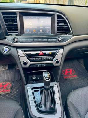 Hyundai Elantra image 4